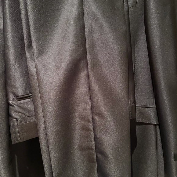 Brand New Suit - Picture 3 of 3